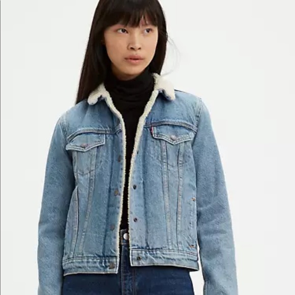 Levi's Jackets & Blazers - *like new* Levi’s Original Sherpa Trucker Jacket